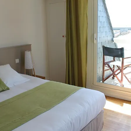 Le Poisson D'avril Hotel