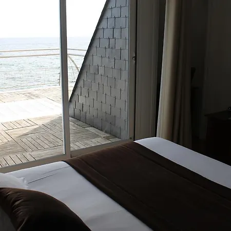 Le Poisson D'avril Hotel