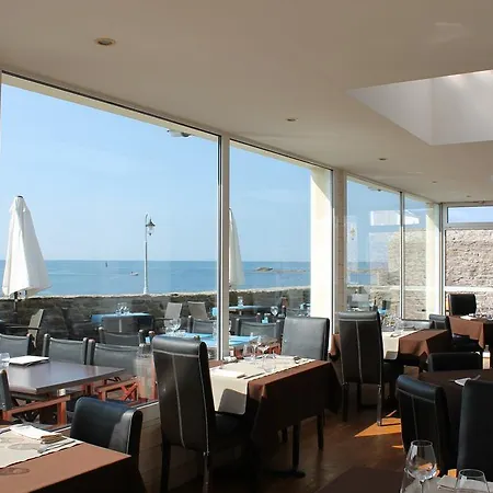 Le Poisson D'avril Hotel
