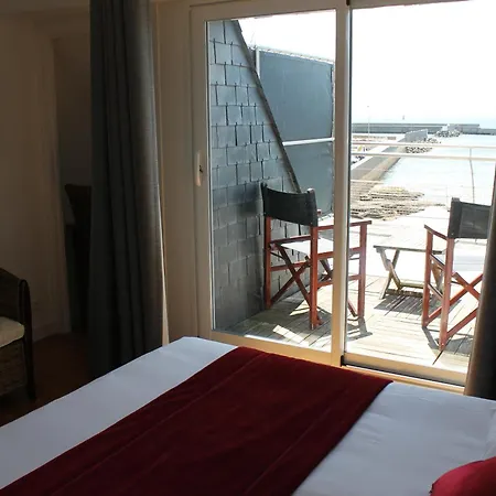 Le Poisson D'avril Hotel
